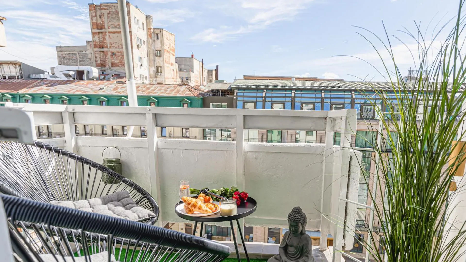 Apartment Sunshine Haven - M&N Condos Bucharest Romania